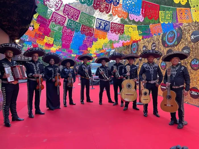 Mariachi para cumpleaños en Madrid - Mariachi Juvenil Mérida en un evento de gala