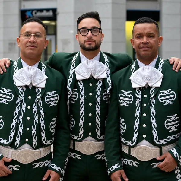 Mariachi de Madrid con traje verde retrato